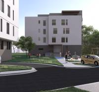 Budova v Galantě, okolí s lidmi, auty a hřištěm, nabídka 2-pokojového bytu.