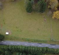 Letecký pohled na Rekreační pozemky v Lazy pod Makytou, ulice Čertov, obklopené zelení.