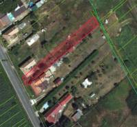 Pozemky - bydlení v Radnovcích, zobrazené jsou vyznačené parcely a stavební pozemky.