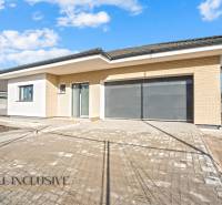 Rodinný dům na ulici Florida Villa Park v Dunajské Stredě s velkou dvojgaráží.