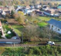 Letecký pohled na pozemek pro bydlení na ulici M.H. Chvotekové v Dolní Krupé.