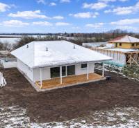 Rodinný dům v Novém Světě s terasou a výhledem na jezero.