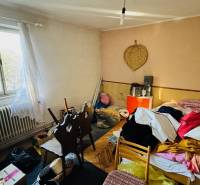 Omlouvám se, ale potřeboval bych vědět, co přesně chcete přeložit do češtiny. Můžete mi prosím poskytnout text, který chcete přeložit?