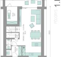 Půdorys 1. nadzemního podlaží rodinného domu se skladem, kuchyní a obývacím pokojem.