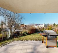 Pohled z terasy 5 a více pokojového bytu ve Starých Gruntech s výhledem na město.