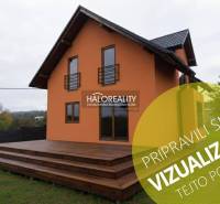 Rodinný dům v Sadech nad Torysou s terasou a výhledem na krajinu.