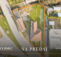 Letecký pohled na rodinný dům v Prašicích na Nemečkovské ulici s pozemkem.