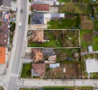 Letecký pohled na rodinný dům s pozemkem na Partizánské ulici v Bánovcích nad Bebravou.