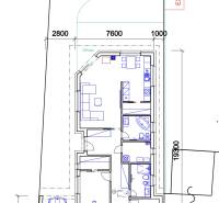 Návrh zobrazuje půdorys rodinného domu s garáží a terasou, ideální architektura.