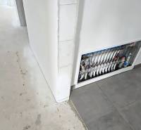 Chodba v rodinném domě s rozvody a dlažbou v Piešťanech.