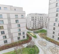 Bytové domy s vnitroblokem a zelení na Račianské v Bratislavě - Novém Městě.