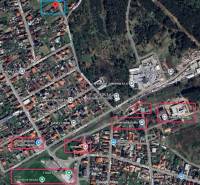 Letecký pohled na Lozorno, Borovicovou ulici a okolí, určené k bydlení.