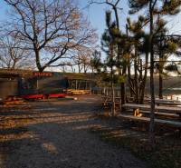 Bufet u jezera na Borovicové ulici v Lozorné, Pozemky - bydlení.