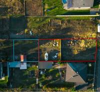 Letecký pohled na pozemky pro bydlení v Lozornu na Borovicové ulici.