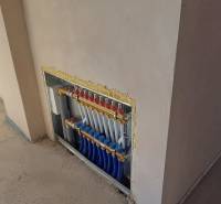 Instalace rozvodů topení v rodinném domě s betonovou podlahou.