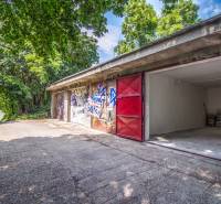 Pozrite si 17m², ZREKONŠTRUOVANÚ garáž, pri nemocnici Kramáre
