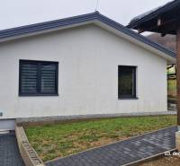 Rodinný dům na Kopaninové ulici v Sokoľe s parkováním a zahradou.