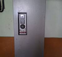 Kotel Protherm na stěně interiéru rodinného domu s ovládacím panelem.