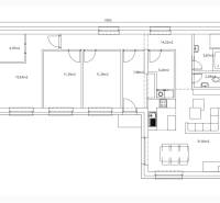 Půdorys rodinného domu v Žihárci s obývacím pokojem, kuchyní a třemi místnostmi.