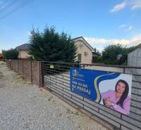 Rodinný dům v Čiernom Brode na prodej, s velkým dvorem obehnaným plotem.