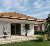 Rodinný dům ve Veselí na ulici Veselé s terasou a zahradním posezením.