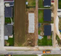 Staveniště rodinného domu v Sokolovcích je připraveno na další fázi výstavby.