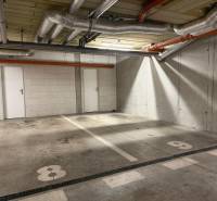 Podzemní parkoviště v 2pokojovém bytě na Hornostavské ulici v Nitře.
