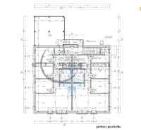 Půdorys patra Budovy ve Velkých Levárech se zobrazenými místnostmi a rozměry.