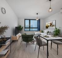 Obývací pokoj s pohovkou a jídelním stolem v 2-pokojovém bytě, podlaha s dřevěným dekorem.