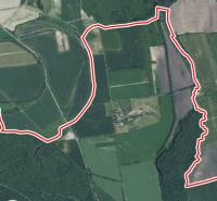 Letecký pohled na zemědělské a lesní pozemky ve Vysoké při Moravě.