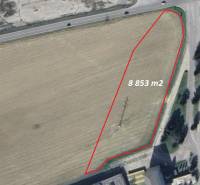 Letecký pohled na komerční pozemky v Trenčianských Bohuslavicích s rozlohou 8 853 m².