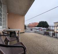 Balkon rodinného domu na Bratislavské ulici v Bratislavě - Záhorské Bystrici.