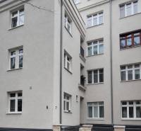 Bytový dům na ulici Pri starej prachárni v Bratislavě, Jurajov dvor.