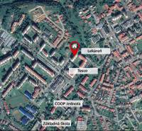 Letecký pohled na Mírovou ulici a okolí ve Staré Ľubovni.