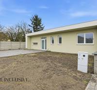 Rodinný dům na Čukárské Pake ve Velké Pake s prostorným pozemkem a terasou.