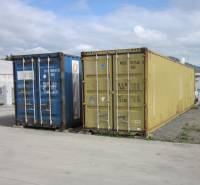 Kontejnery umístěné v prostorách skladů a hal na Strojnícké ulici, Prešov.