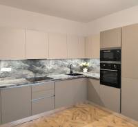 Kuchyně ve 4pokojovém bytě s mramorovou pracovní deskou a podlahou s dřevěným dekorem.