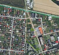 Satelitní mapa pozemků na prodej v Bernolákově na Dukelské ulici.