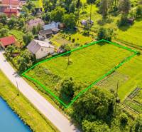 Pozemky - bydlení v Ďurďovém, Považská Bystrica s výhledem na vodní plochu a zeleň.