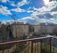 Výhled z balkonu 2pokojového bytu na ulici Obránců míru, Košice - městská část Sever.