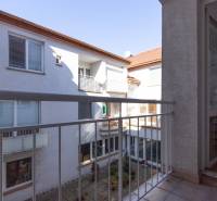 Balkon 3pokojového bytu na Zámocké ulici v Bratislavě - Starém Městě.