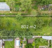 Letecký pohled na pozemek 802 m² v Bernolákově na Okružní.