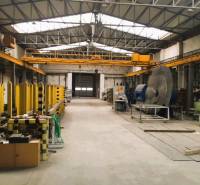 Výrobní prostory ve Spišské Nové Vsi se sklady a jeřábem, industriální design.