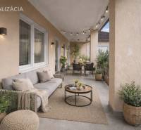 Terasa rodinného domu v Iži s pohodlným posezením, rostlinami a osvětlením pro relaxaci.