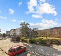 Parkoviště a rezidenční budovy na Skalické cestě v Bratislavě - Novém Městě.