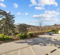 Parkoviště u 4pokojového bytu na Skalické cestě v Bratislavě - Nové Město.