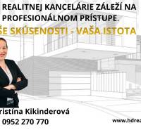 Reklama realitní kanceláře představuje profesionální služby s důrazem na zkušenosti a jistotu.