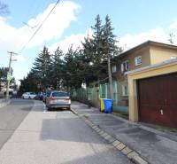 Ulice v Bratislavě - Starém Městě s parkováním a domy, Lichardova, 1-pokojový byt.