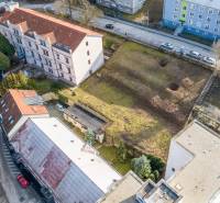 Letecký pohled na pozemky - komerční na Hurbanově ulici v Trenčianských Teplicích.