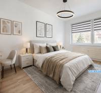 Světlá ložnice ve 3-pokojovém bytě s podlahou s dřevěným dekorem, pohodlnou postelí a dekoracemi.